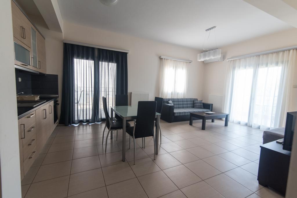 Bivas Apartments ลีเมนาส ภายนอก รูปภาพ